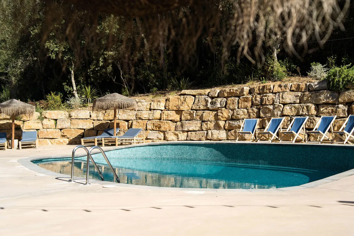 Can Bora Lodges