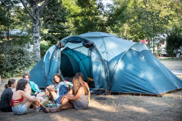 Aire de camping-car Place du marché - Arlebosc