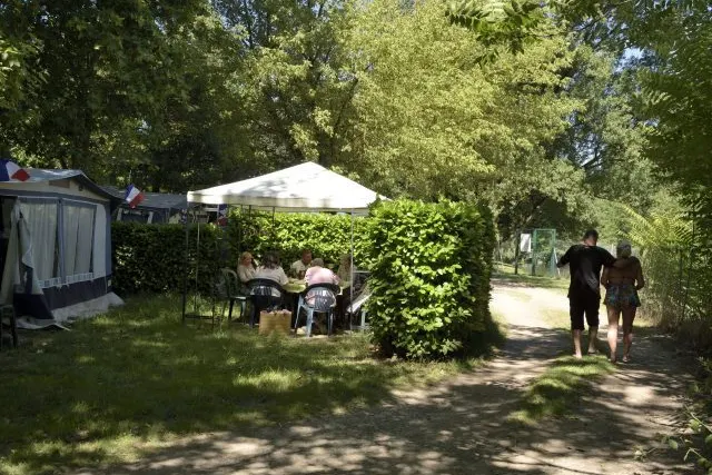 Aire naturelle de camping de l’Espace Eaux Vives