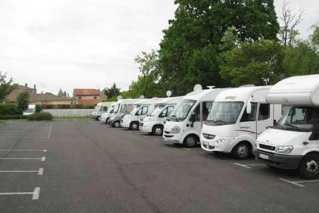 Aire de camping-car Grisolles