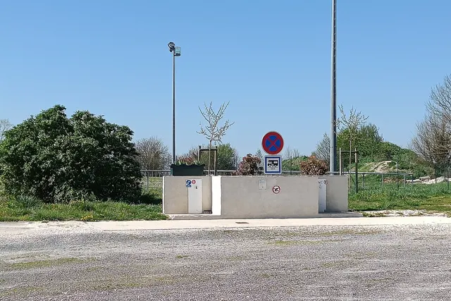 Aire de camping-car Le Vignolet - Montils