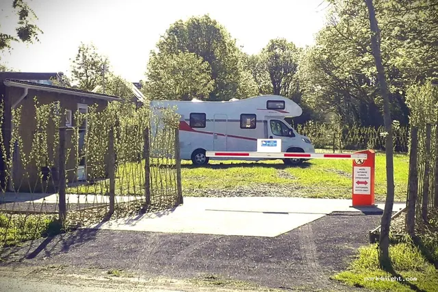 Parking de camping car Aire des Brèches beauvoir le Mont-Saint-Michel
