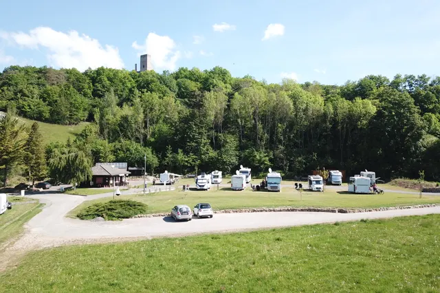 Wohnmobilhafen unter dem scharfen Stein