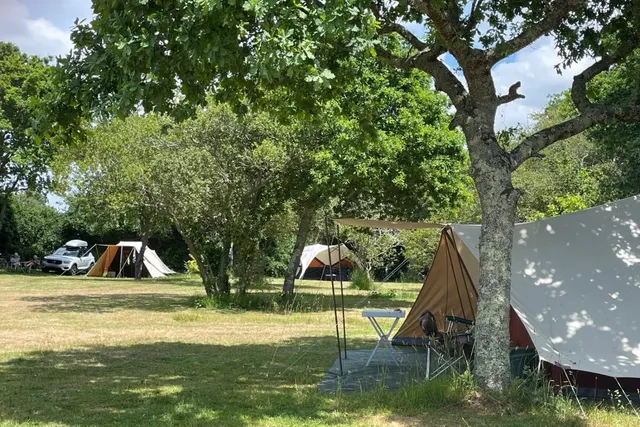Aire Naturelle de Camping Vert Keraluic