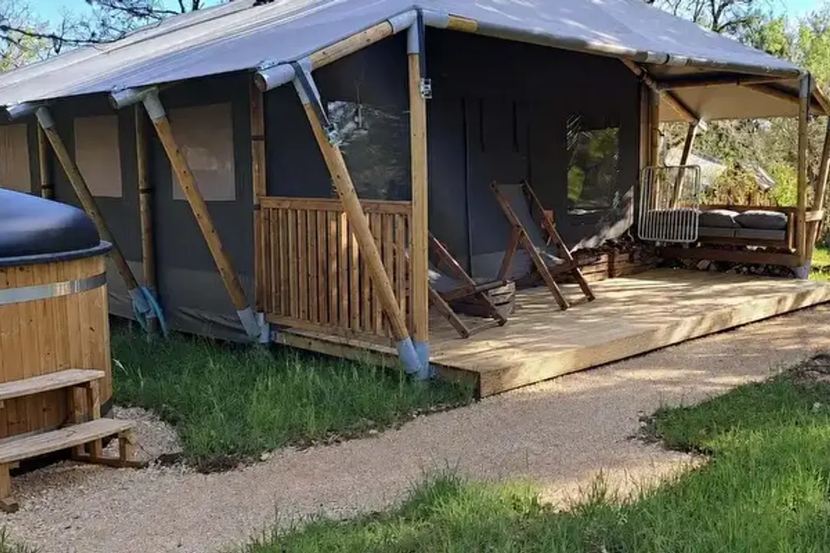 La Ferme des 3 Centenaires - Un Lit au Pré